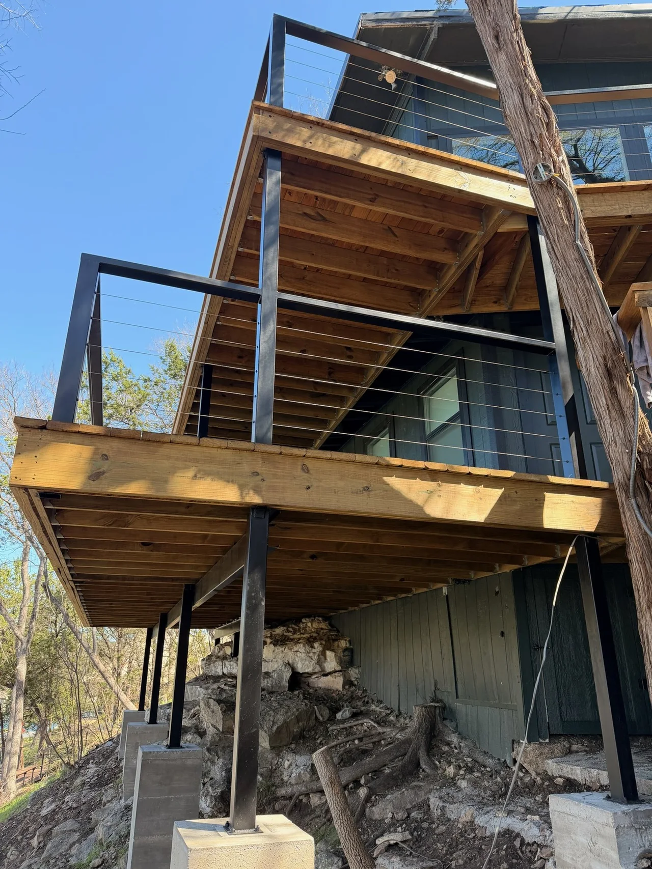 Elevated deck structure