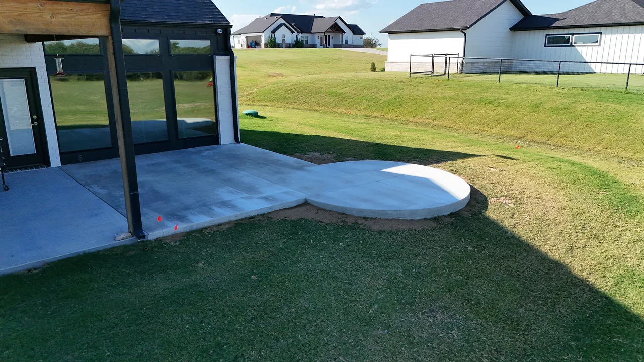 Patio with circular extension